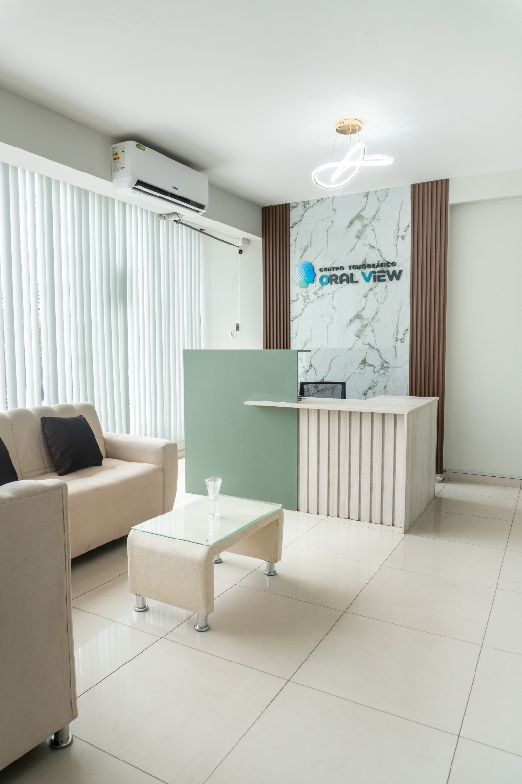 Oral View — instalaciones y equipo